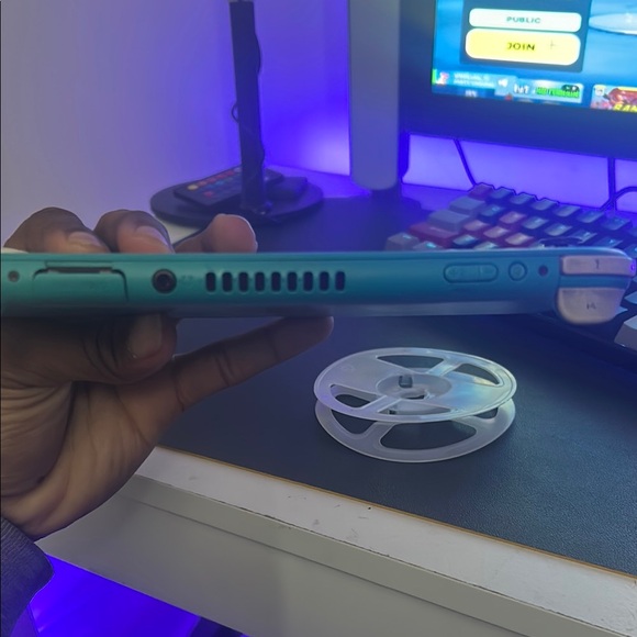 Nintendo Switch Lite Turquoise Handheld Console - Picture 4 of 5